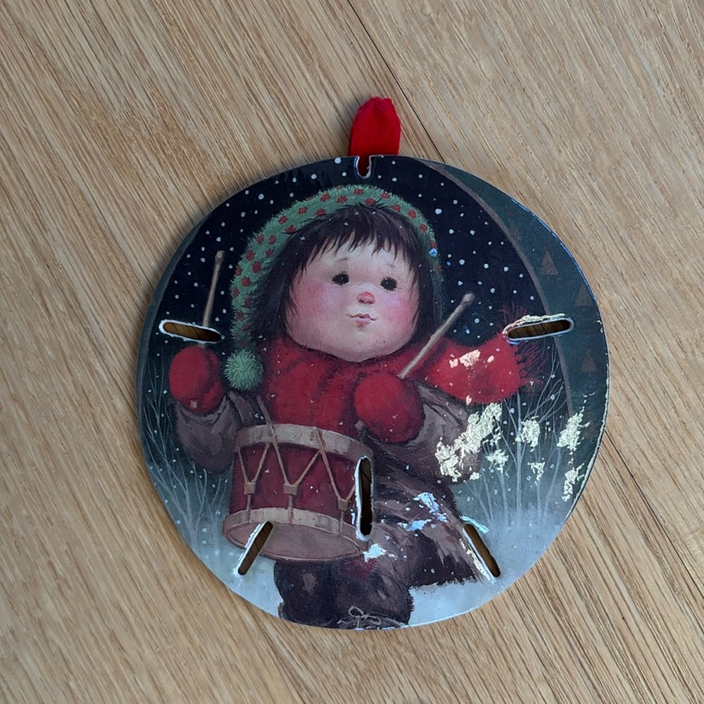Ornament ~ DRUMMER BOY on sand dollar ornament (handmade) boxed